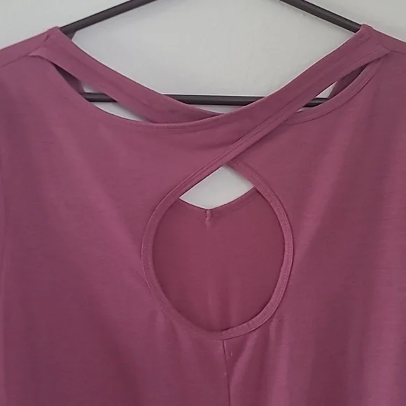 Keyhole top - Picture 2 of 3